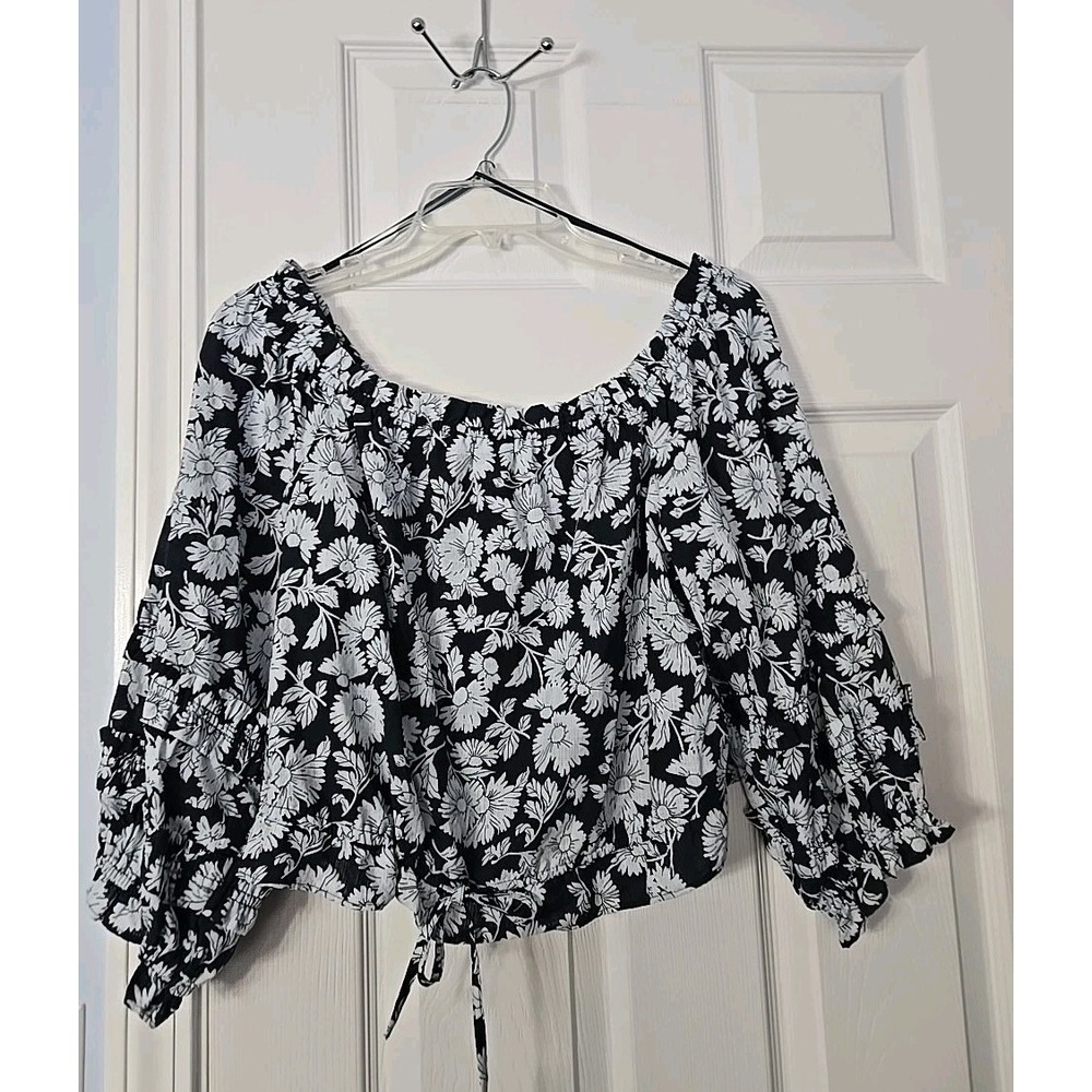 LC Lauren Conrad Womans‎ 3/4 Sleeve Blouse  Size PXL Black & White Cropped